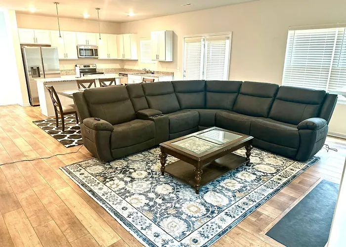 Beautiful Spacious Family-Friendly Home