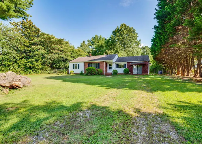 Winston-Salem Home On 2 Acres - Spacious Deck!