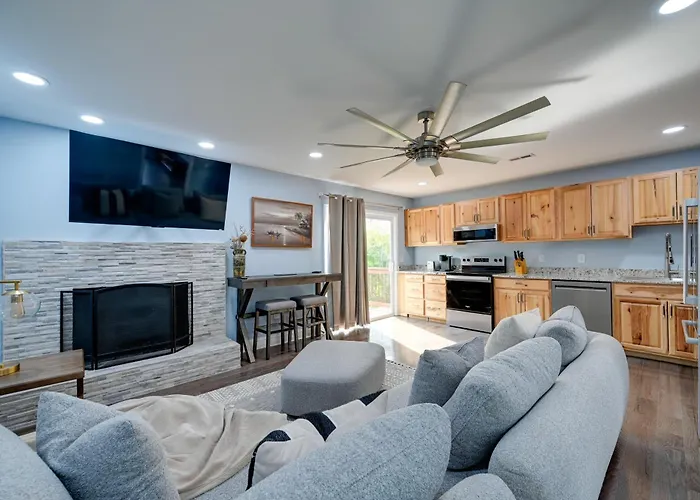 12 Mi To Downtown Winston-Salem: Apt W/ Balcony!