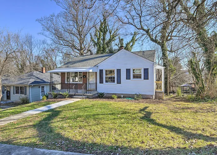 Mid-Century Modern Cottage In Ardmore Area!